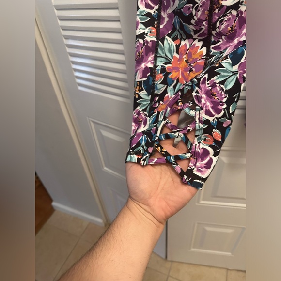 NWT torrid active crop leggings - Picture 8 of 10